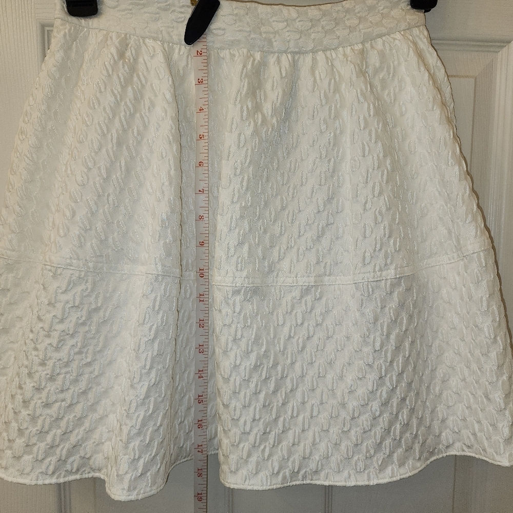 NWT Express White Quilted Textured Mini Skirt - Fit & Flare - 4 - Picture 7 of 8